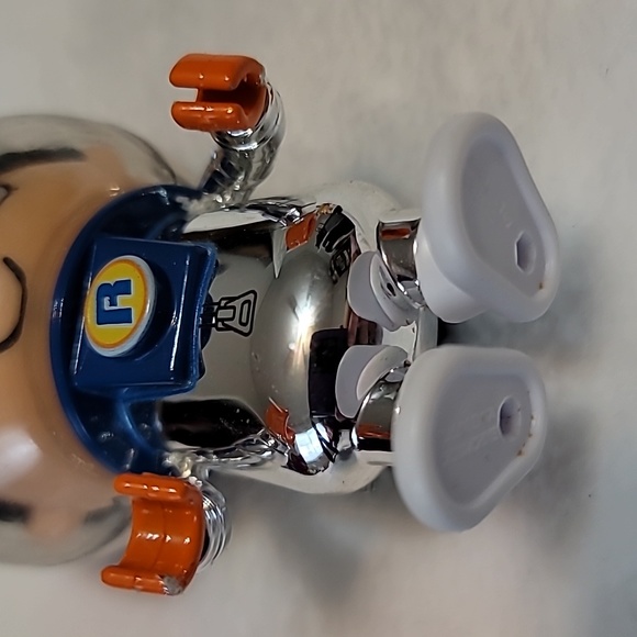 Ryan's World Ryan Silver and Blue Astronaut Space Suit 3" Figure - Picture 4 of 4